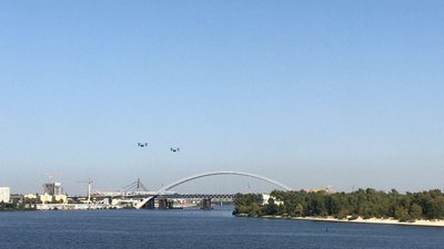 Американські військові літаки пролетіли над Києвом Американські військові літаки пролетіли над Києвом