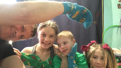 "Почуваємося деревами без коріння... немає нічого свого..." Історія сім'ї, яка виховує дитину із синдромом Дауна "Почуваємося деревами без коріння... немає нічого свого..." Історія сім'ї, яка виховує дитину із синдромом Дауна