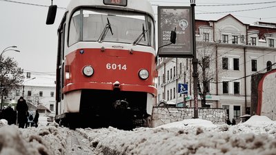 Снігопад у Києві: громадський транспорт курсує без графіка руху