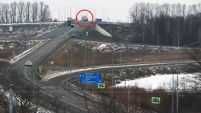 ДТП під Вінницею: вантаж із причепа фури злетів на легковий автомобіль