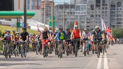 "Велодень" у Дніпрі зібрав близько трьох тисяч учасників