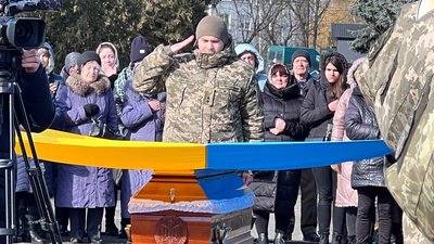 У Тернополі попрощалися із загиблим бійцем Василем Огірком У Тернополі попрощалися із загиблим бійцем Василем Огірком