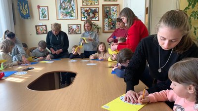 На Тернопільщині до Великодня прикрасили площу міста На Тернопільщині до Великодня прикрасили площу міста