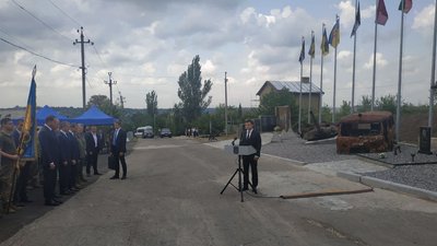Зеленський в Авдіївці представив нового командувача ООС