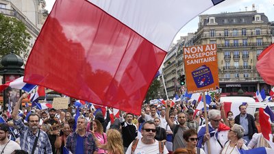 У Франції протестували проти примусової вакцинації У Франції протестували проти примусової вакцинації