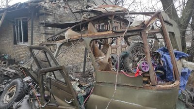 Наслідки ранкового обстрілу міст Донецької області, фото: Павло Кириленко Наслідки ранкового обстрілу міст Донецької області, фото: Павло Кириленко