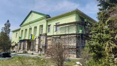 У Старому Салтові відновлюють амбулаторію. 5 квітня 2023 року. Фото: Роман Кривко/Українське Радіо Харків У Старому Салтові відновлюють амбулаторію. 5 квітня 2023 року. Фото: Роман Кривко/Українське Радіо Харків