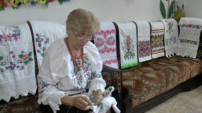 "Моє улюблене заняття": у терцентрі на Полтавщині пенсіонери займаються вишиванням "Моє улюблене заняття": у терцентрі на Полтавщині пенсіонери займаються вишиванням