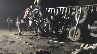 У Бахмацькому районі зіштовхнулися дві вантажівки: водії загинули У Бахмацькому районі зіштовхнулися дві вантажівки: водії загинули