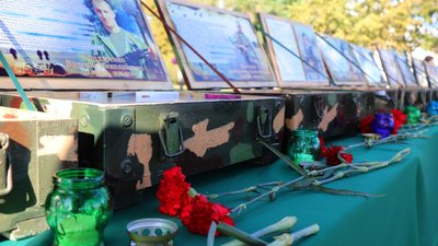 185 ударів Дзвону пам'яті: у Чернігові вшанували пам'ять загиблих воїнів