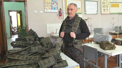 Переселенець із Харкова влаштував на Волині цех з пошиття "розгрузок" для бійців