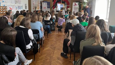 "Писати скільки хочеться, друкувати якомога менше": боєць та письменник зустрівся з молоддю у Луцьку "Писати скільки хочеться, друкувати якомога менше": боєць та письменник зустрівся з молоддю у Луцьку