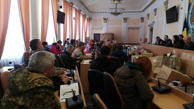У Полтаві зібрали підписи для перевірки діяльності голови громади Олександра Мамая У Полтаві зібрали підписи для перевірки діяльності голови громади Олександра Мамая