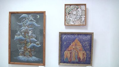 Натюрморти, пейзажі та абстракція: у Херсоні відкрилась експозиція "Різдвяний салон"