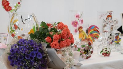 Художній розпис скла та рослиноплетіння: у тернопільському музеї виставка двох майстрів