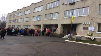 Меморіальну дошку письменнику Богдану Бастюку відкрили на Тернопільщині Меморіальну дошку письменнику Богдану Бастюку відкрили на Тернопільщині