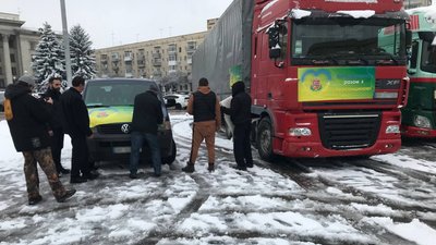 З Житомирщини до звільненого півдня України вирушила колона гуманітарної допомоги З Житомирщини до звільненого півдня України вирушила колона гуманітарної допомоги