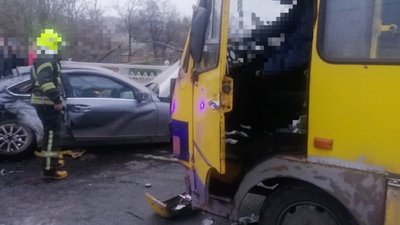 На мосту в Одесі через ДТП травмувалися троє людей