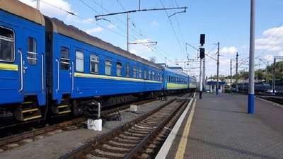 У Вінниці юнака вдарило струмом на даху вагона, хлопець у реанімації