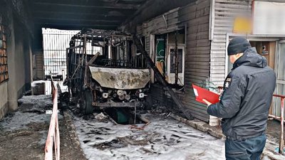 Через пожежу в автопарку в Білій Церкві згорів маршрутний автобус