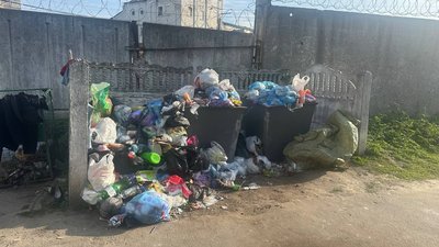 Охтирчани скаржаться на переповнені сміттєві майданчики: в чому причина