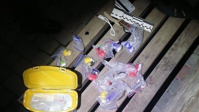 Івано-франківські патрульні виявили у перехожого 52 згортки з наркотиками