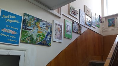 У Бердичеві на Житомирщині в приміщенні суду презентували експозицію учнівських картин