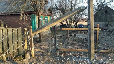 На Житомирщині рятувальники ліквідовують наслідки обстрілів російських військ На Житомирщині рятувальники ліквідовують наслідки обстрілів російських військ