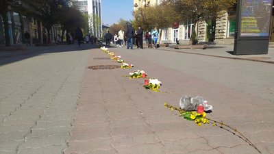 "Німий крик душі". У середмісті Івано-Франківська провели мовчазну акцію протесту "Німий крик душі". У середмісті Івано-Франківська провели мовчазну акцію протесту
