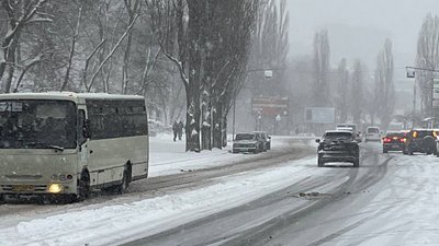 Як долають снігопад у Черкасах Як долають снігопад у Черкасах