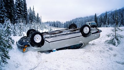Авто перекинулось на дах на Чернігівщині: травм зазнали водій та пасажир