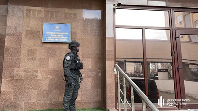 ДБР затримало головного ревізора ДПС Київщини за хабар у майже пів мільйона гривень