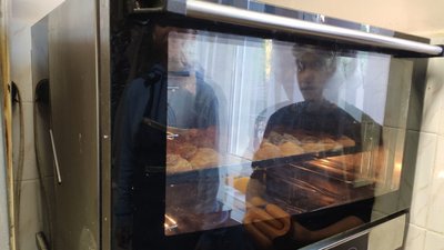 Солодощі для пенсіонерів випікали у тернопільському "Карітасі" Солодощі для пенсіонерів випікали у тернопільському "Карітасі"