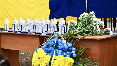"Навіки в строю": у селищі на Миколаївщині відкрили Алею слави на честь загиблих воїнів "Навіки в строю": у селищі на Миколаївщині відкрили Алею слави на честь загиблих воїнів