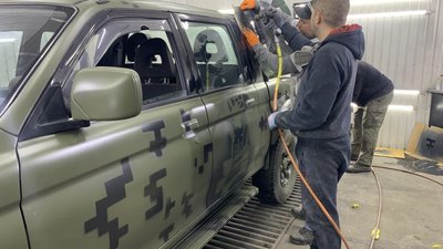 Передали понад 80 автівок для військових. Як у Чернівцях волонетрить благодійний фонд Передали понад 80 автівок для військових. Як у Чернівцях волонетрить благодійний фонд