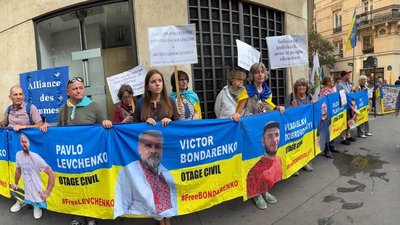У Парижі провели марш на підтримку військовополонених та політв’язнів