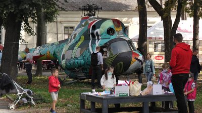 "Ми - єдині. Ми - за мир". У Франківську відбулося свято для дітей та дорослих "Ми - єдині. Ми - за мир". У Франківську відбулося свято для дітей та дорослих