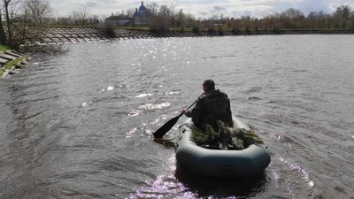 На волинському озері встановили штучні нерестові гнізда з хвойних гілок На волинському озері встановили штучні нерестові гнізда з хвойних гілок