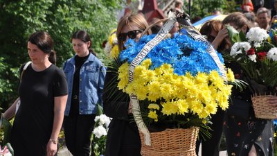 Похоронна процесія за бійцем Олегом Гуменюком Похоронна процесія за бійцем Олегом Гуменюком