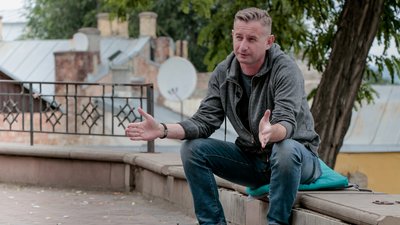 "Для нього складність мови важливіша за зміст" — Сергій Жадан писатиме есе про Целана у Чернівцях "Для нього складність мови важливіша за зміст" — Сергій Жадан писатиме есе про Целана у Чернівцях