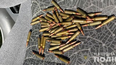 На Полтавщині затримали підозрюваного у торгівлі зброєю На Полтавщині затримали підозрюваного у торгівлі зброєю