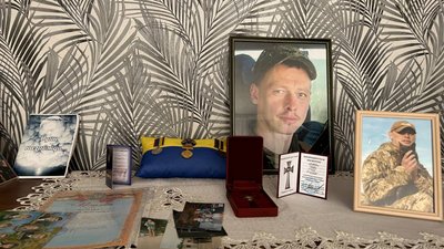 "З цією калиною ріс наш Андрійко. Вона далі росте, а його вже не має": спогади про загиблого бійця з Волині "З цією калиною ріс наш Андрійко. Вона далі росте, а його вже не має": спогади про загиблого бійця з Волині
