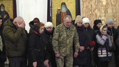 "Він гостро сприйняв повномасштабну війну" – в Житомирі попрощалися із добровольцем Максимом Расновським "Він гостро сприйняв повномасштабну війну" – в Житомирі попрощалися із добровольцем Максимом Расновським