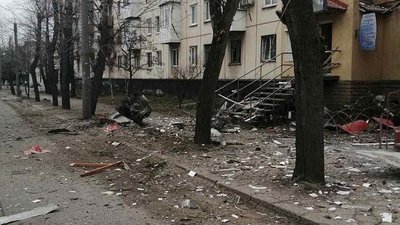 У Сєвєродонецьку після обстрілу є загиблі та травмовані, фото: ДСНС У Сєвєродонецьку після обстрілу є загиблі та травмовані, фото: ДСНС