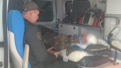 "Не зупинюся, поки ми не переможемо". "Знахар" рятує поранених з лінії фронту "Не зупинюся, поки ми не переможемо". "Знахар" рятує поранених з лінії фронту