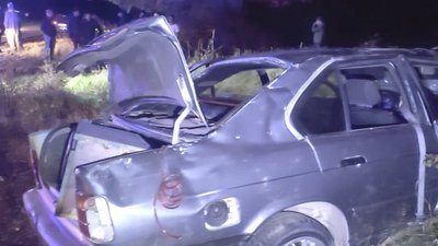 У Чернівецькій області в аварії померла 15-річна дівчина. Водій перевищив швидкість та перекинув авто — поліція У Чернівецькій області в аварії померла 15-річна дівчина. Водій перевищив швидкість та перекинув авто — поліція