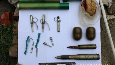 В мешканця Одещини вилучили детонатори, запали й корпуси гранат, набої, підривник та інші боєприпаси