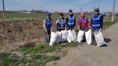 Працівники Дністровського БУВРу поприбирали сміття поблизу водойм і дамб Івано-Франківщини