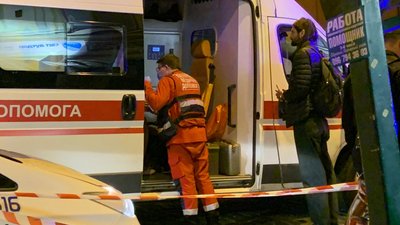У центрі Києва автомобіль в’їхав у будинок У центрі Києва автомобіль в’їхав у будинок