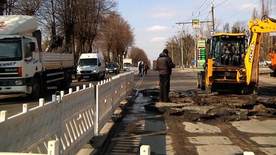 У Житомирі на вулиці Східній прорвало колектор – ремонт триватиме тиждень